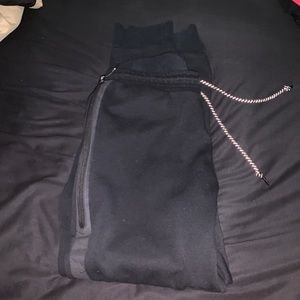 Black nike tech fleece joggers